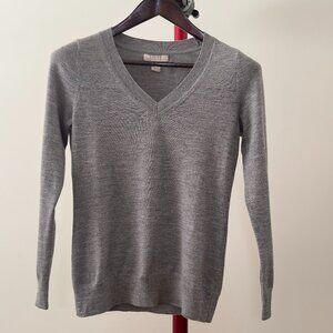 Banana Republic Extra Fine Merino V-neck sweater in grey size S (orig. $88)